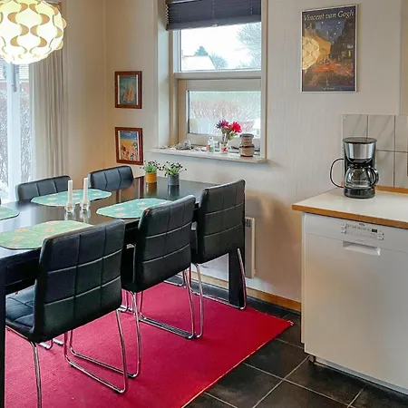 3 Bedroom Gorgeous In בית נופש Hesselager